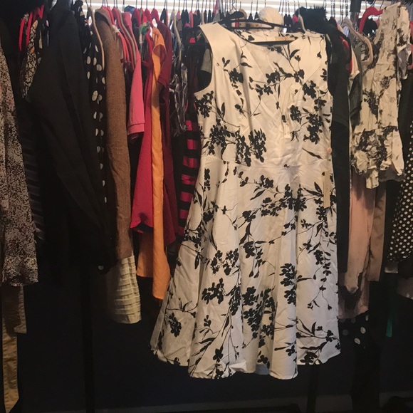 Beautiful Floral Dress - Picture 2 of 2